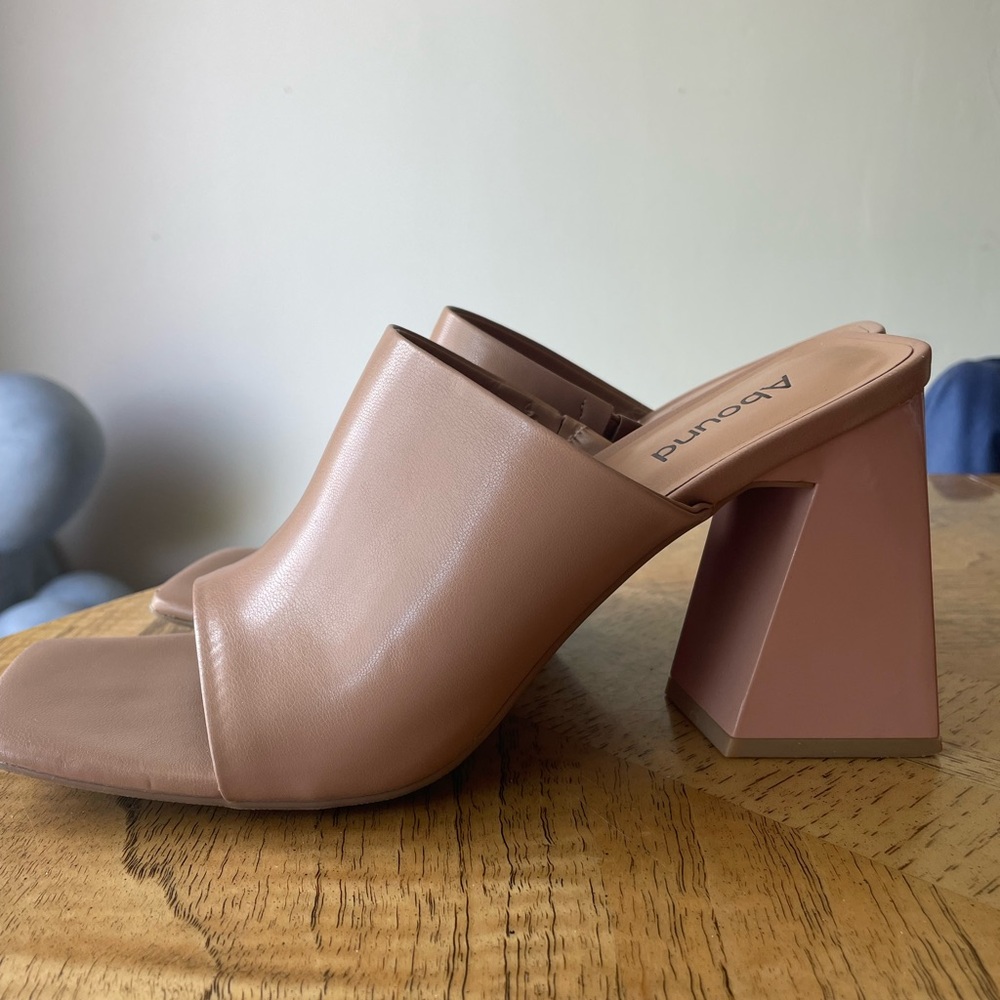 ABOUND Nordstrom BP tan block heel slide sandal with square toe / size 8